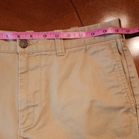 J Crew Flat Front 100% Cotton 7" Inseam Casual Khaki Shorts -Size 31, Tan - Picture 3 of 7
